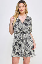 Load image into Gallery viewer, Plus Botanical Print Front Tie Dress