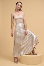 Load image into Gallery viewer, Floral sequins straight neck crop top