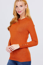 Load image into Gallery viewer, Crew Neck Sweater W/rivet Button