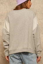 Load image into Gallery viewer, A French Terry Knit Graphic Sweatshirt