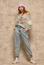 Load image into Gallery viewer, A French Terry Knit Graphic Sweatshirt