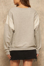 Load image into Gallery viewer, A French Terry Knit Graphic Sweatshirt