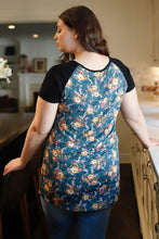 Load image into Gallery viewer, Plus Floral Print & Ribbed Black Colorblock Top
