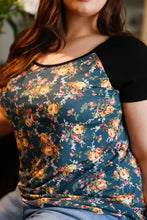 Load image into Gallery viewer, Plus Floral Print & Ribbed Black Colorblock Top