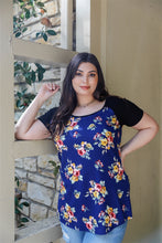 Load image into Gallery viewer, Plus Floral Print & Ribbed Black Colorblock Top