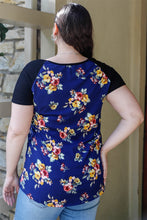 Load image into Gallery viewer, Plus Floral Print & Ribbed Black Colorblock Top