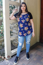 Load image into Gallery viewer, Plus Floral Print & Ribbed Black Colorblock Top