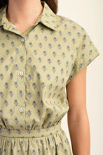 Load image into Gallery viewer, Printed drop shoulder cropped shirt
