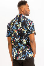 Load image into Gallery viewer, Hawaiian Print Button Down Shirt

