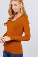 Load image into Gallery viewer, V-neck Sweater W/rivet Button
