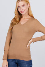 Load image into Gallery viewer, V-neck Sweater W/rivet Button
