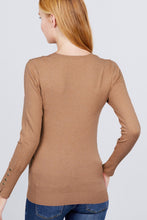 Load image into Gallery viewer, V-neck Sweater W/rivet Button
