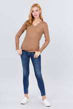 Load image into Gallery viewer, V-neck Sweater W/rivet Button
