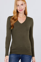 Load image into Gallery viewer, V-neck Sweater W/rivet Button
