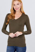 Load image into Gallery viewer, V-neck Sweater W/rivet Button
