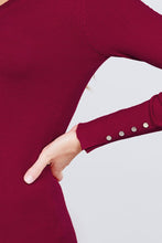 Load image into Gallery viewer, V-neck Sweater W/rivet Button
