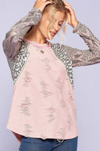 Load image into Gallery viewer, Pre-damaged Color-block Tee
