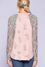 Load image into Gallery viewer, Pre-damaged Color-block Tee
