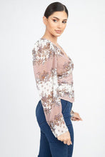 Load image into Gallery viewer, Floral V-neck Ruched Top
