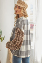 Load image into Gallery viewer, Plaid Patterned Long Sleeve Top
