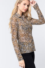 Load image into Gallery viewer, V-neck Print Mesh Knit Shirt
