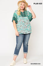 Load image into Gallery viewer, Floral Print Lace Up Flutter Sleeve Top
