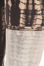 Load image into Gallery viewer, Plus Size Black And Tan Tie Dye Print Full Length Fitted Leggings With High Waist.
