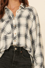 Load image into Gallery viewer, Oversized Loose Fit Plaid Shirt
