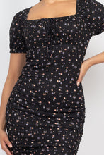 Load image into Gallery viewer, Side Shirring Ditsy Floral Dress

