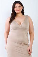 Load image into Gallery viewer, Plus V-neck Sleeveless Maxi Dress
