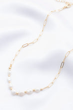 Load image into Gallery viewer, Pearl Oval Link Necklace

