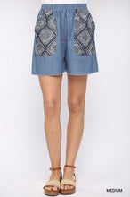 Load image into Gallery viewer, Denim And Print Pockets Elastic Waist Shorts With Raw Hem
