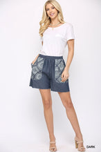 Load image into Gallery viewer, Denim And Print Pockets Elastic Waist Shorts With Raw Hem
