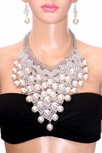 Load image into Gallery viewer, Fancy Rhineston N Pearl  Necklace
