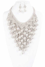Load image into Gallery viewer, Fancy Rhineston N Pearl  Necklace
