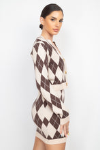Load image into Gallery viewer, Diamond Button-front Cardigan Top
