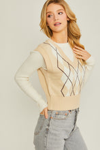 Load image into Gallery viewer, Argyle Print Sweater Vest
