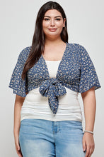 Load image into Gallery viewer, Plus Size Ditsy Floral Print Cropped Bolero Cardigan
