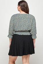 Load image into Gallery viewer, Plus Size, Ditsy Floral Print Blouse Top
