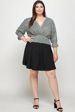 Load image into Gallery viewer, Plus Size, Ditsy Floral Print Blouse Top
