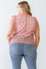 Load image into Gallery viewer, Plus Cotton Floral Lace Embroidery Detail Top
