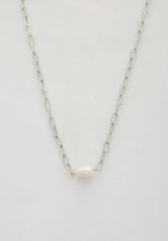 Load image into Gallery viewer, Pearl Bead Oval Link Necklace
