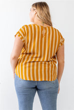 Load image into Gallery viewer, Plus Striped Short Sleeve Relax Top
