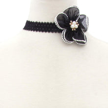 Load image into Gallery viewer, Pearl Bead Flower Choker Necklace

