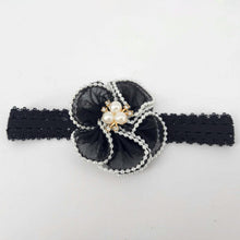 Load image into Gallery viewer, Pearl Bead Flower Choker Necklace
