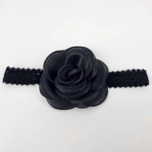 Load image into Gallery viewer, Flower Choker Necklace
