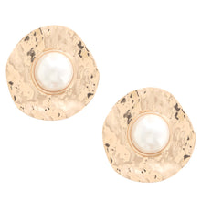 Load image into Gallery viewer, Hammered Metal Pearl Bead Earring
